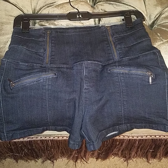 Shorts - Picture 4 of 4